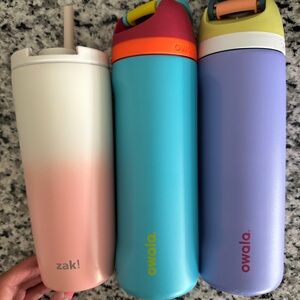 3 water tumblers.